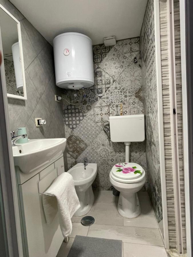 Stritstrit Villa Napoli Esterno foto